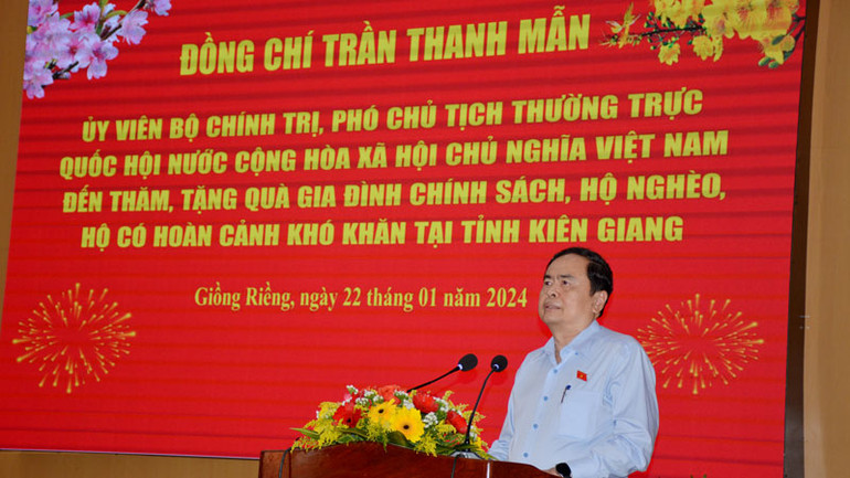 Phó Chủ tịch Thường trực Quốc hội Trần Thanh Mẫn phát biểu, chúc Tết Đảng bộ, chính quyền và nhân dân huyện Giồng Riềng.