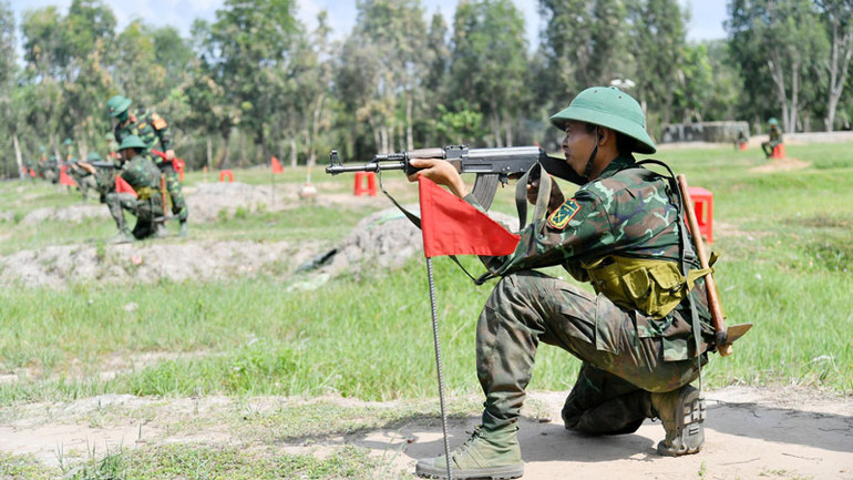 Lực lượng vũ trang tỉnh Kiên Giang diễn tập.