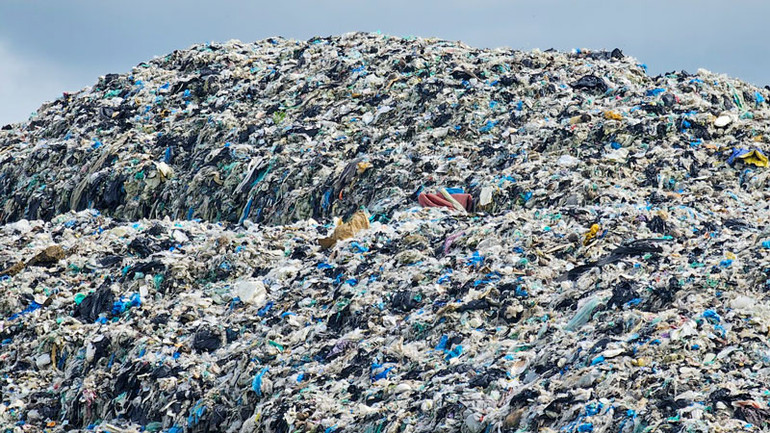 Vấn đề rác thải sinh hoạt ngày càng nhiều ảnh hưởng đến môi trường và du lịch ở Phú Quốc.