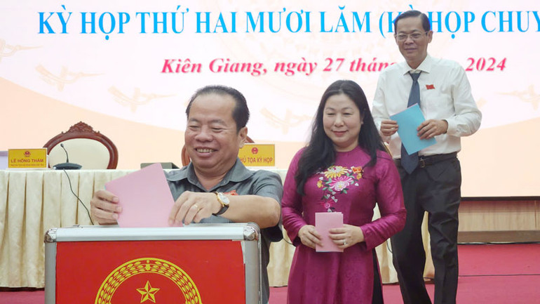 Đại biểu bầu Phó Chủ tịch Ủy ban nhân dân tỉnh Kiên Giang.