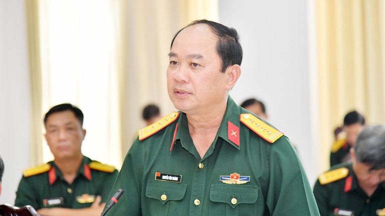 Đại tá Nguyễn Văn Ngành, Chỉ huy trưởng Bộ Chỉ huy quân sự tỉnh Kiên Giang thay mặt Đảng ủy, Bộ Chỉ huy quân sự tỉnh trả lời những vấn đề được đặt ra tại buổi tọa đàm.