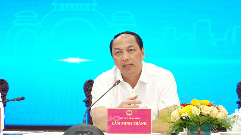 Chủ tịch Ủy ban nhân dân tỉnh Kiên Giang Lâm Minh Thành phát biểu tại buổi đối thoại.