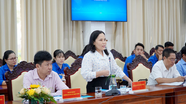 Ngành chức năng tỉnh Kiên Giang giải đáp câu hỏi của đoàn viên, thanh niên.