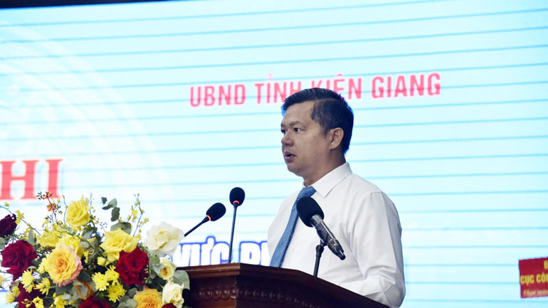 Phó Chủ tịch Ủy ban nhân dân tỉnh Kiên Giang, Giang Thanh Khoa phát biểu.