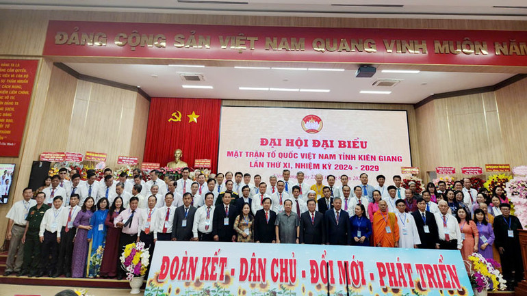 Ủy ban Mặt trận Tổ quốc Việt Nam tỉnh Kiên Giang khóa XI ra mắt Đại hội.