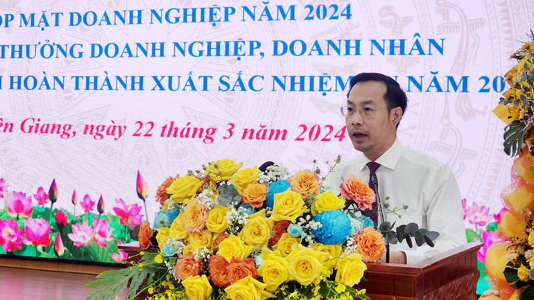 Phó Chủ tịch Ủy ban nhân dân tỉnh Kiên Giang Nguyễn Thanh Nhàn phát biểu.