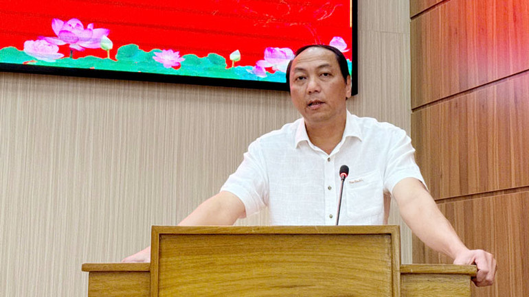 Chủ tịch Ủy ban nhân dân tỉnh Kiên Giang Lâm Minh Thành phát biểu tại buổi trao các quyết định.