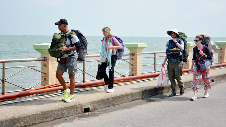 Khách quốc tế đến thành phố Phú Quốc.
