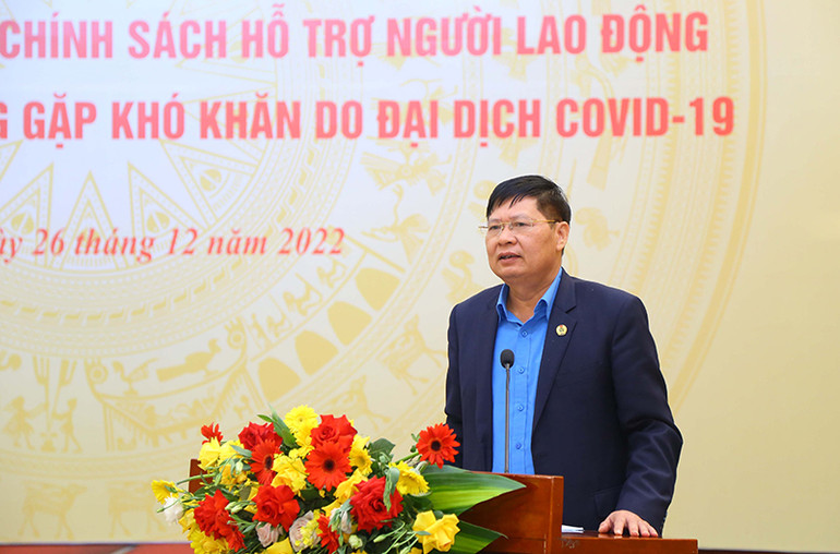 Phó Chủ tịch Tổng liên đoàn Lao động Việt Nam Phan Văn Anh chia sẻ tại chương trình.