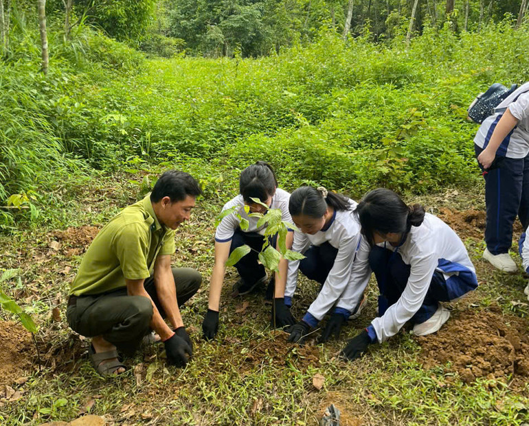 Học sinh được trực tiếp quan sát và trải nghiệm thế giới tự nhiên