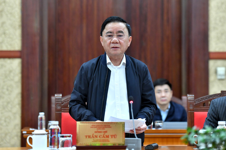 Đồng chí Trần Cẩm Tú phát biểu kết luận Hội nghị. (Ảnh: ĐĂNG KHOA) Đồng chí Trần Cẩm Tú phát biểu kết luận Hội nghị. (Ảnh: ĐĂNG KHOA)