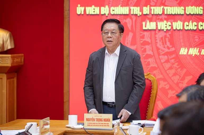 Đồng chí Trưởng Ban Tuyên giáo và Dân vận Trung ương Nguyễn Trọng Nghĩa phát biểu tại buổi làm việc. (Ảnh: SƠN TÙNG)