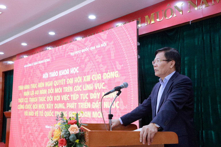 Giáo sư, Tiến sĩ Nguyễn Quang Thuấn phát biểu đề dẫn Hội thảo. (Ảnh: Gia Đức)