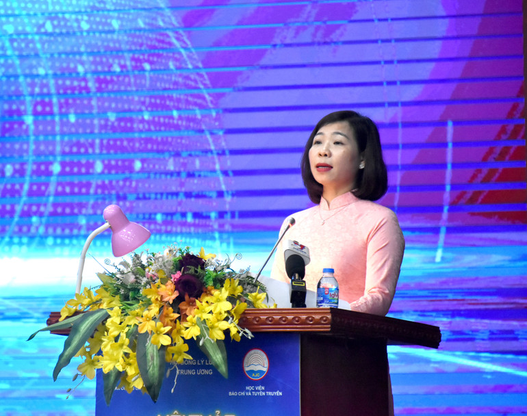 PGS.TS Nguyễn Thị Trường Giang - Phó Giám đốc Học viện Báo chí và Tuyên truyền phát biểu đề dẫn Hội thảo (Ảnh BTC cung cấp)