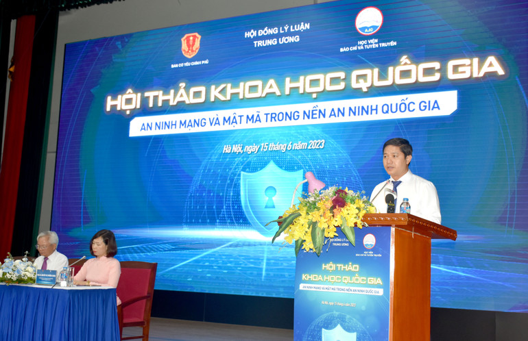 TS Nguyễn Hữu Hùng - Phó Trưởng ban Ban Cơ yếu Chính phủ phát biểu khai mạc Hội thảo (Ảnh BTC cung cấp)