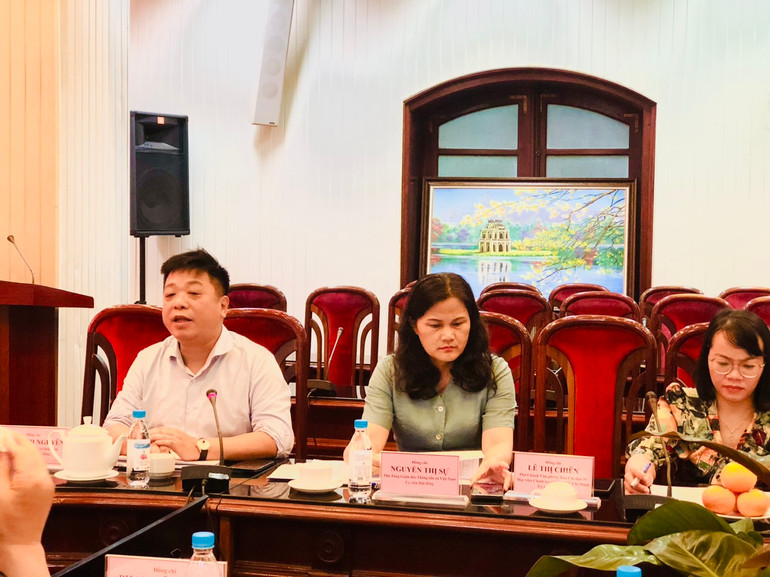 Các thành viên Hội đồng làm việc nghiêm túc, hiệu quả.