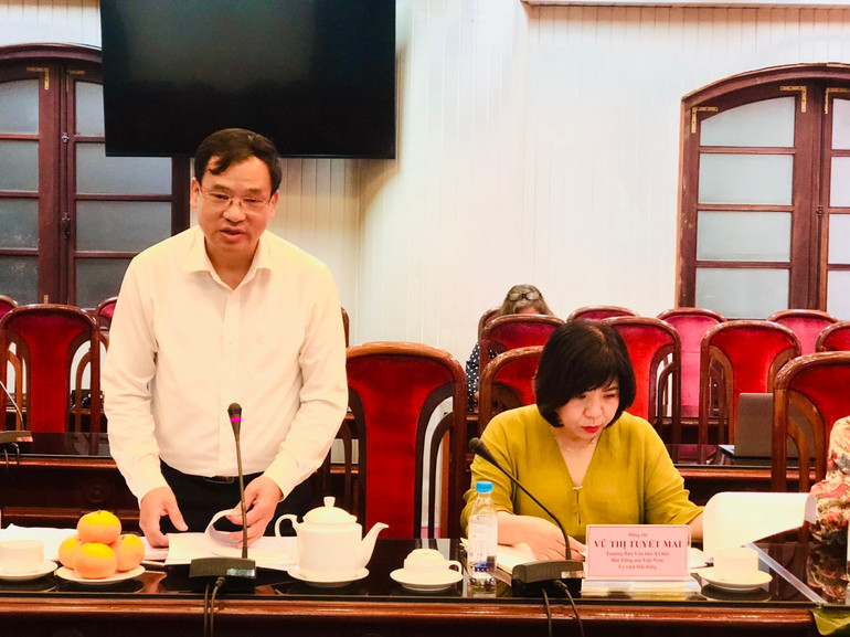 Đại diện Tổ thư ký thông báo kết quả chấm thi vòng Chung khảo.