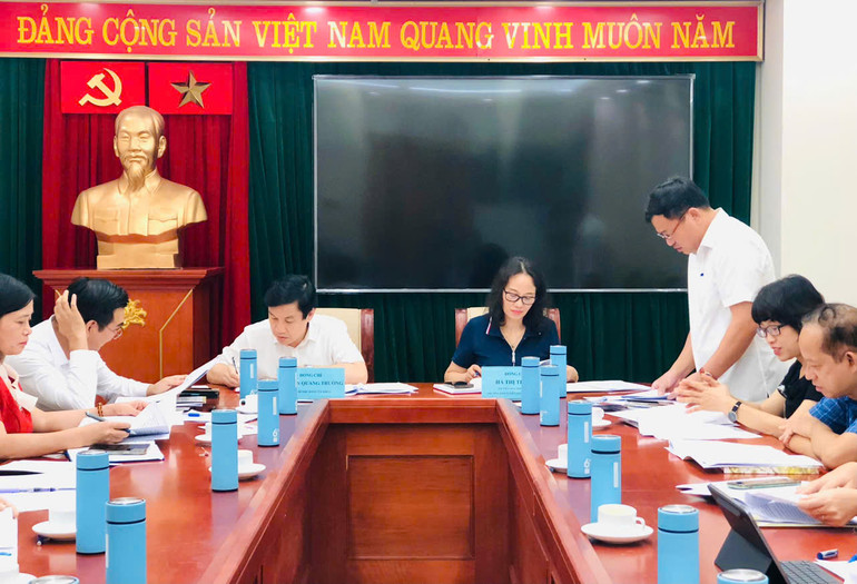 Đại diện Ban tổ chức báo cáo kết quả Cuộc thi.