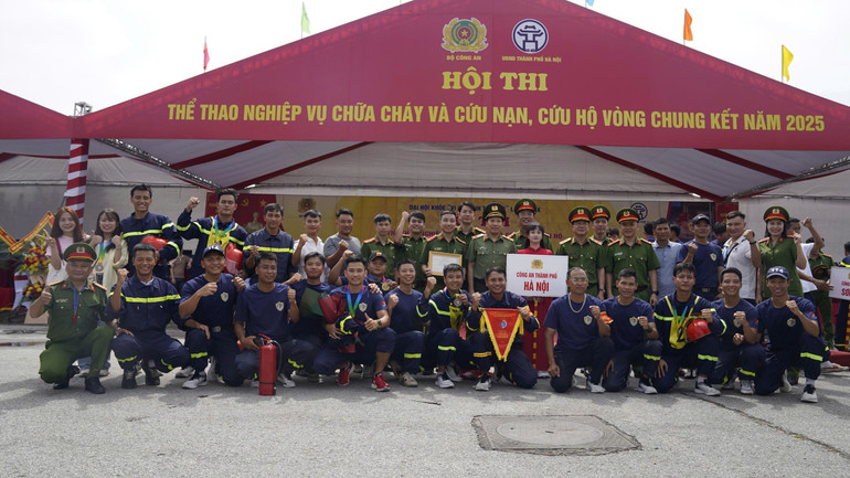 Công an Thành phố Hà Nội xuất sắc giành giải Nhất toàn đoàn. (Nguồn: Công an Thành phố Hà Nội) Công an Thành phố Hà Nội xuất sắc giành giải Nhất toàn đoàn. (Nguồn: Công an Thành phố Hà Nội)