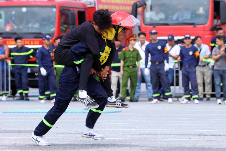 Các vận động viên tham gia hội thi với tinh thần quyết tâm cao. (Nguồn: Công an Thành phố Hà Nội) Các vận động viên tham gia hội thi với tinh thần quyết tâm cao. (Nguồn: Công an Thành phố Hà Nội)