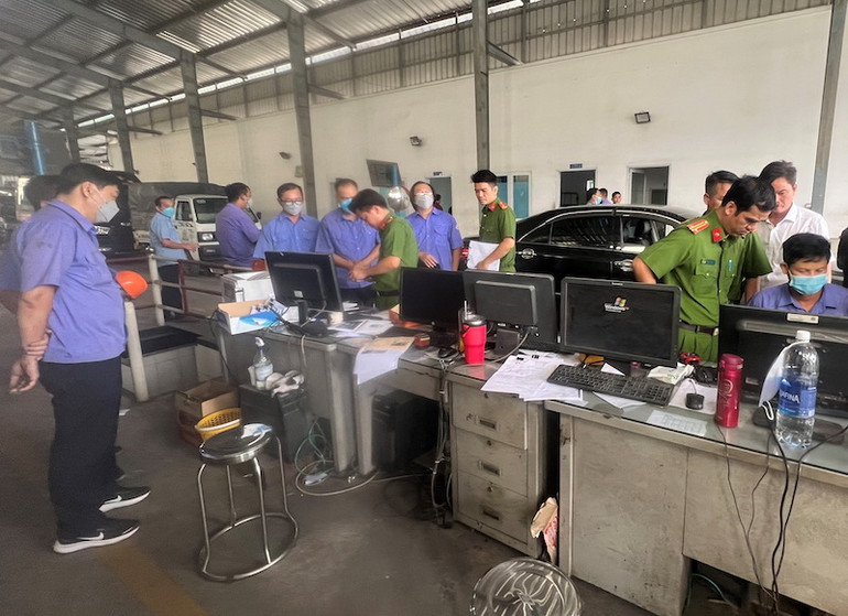 Khám xét Trung tâm đăng kiểm xe cơ giới 60-04D.