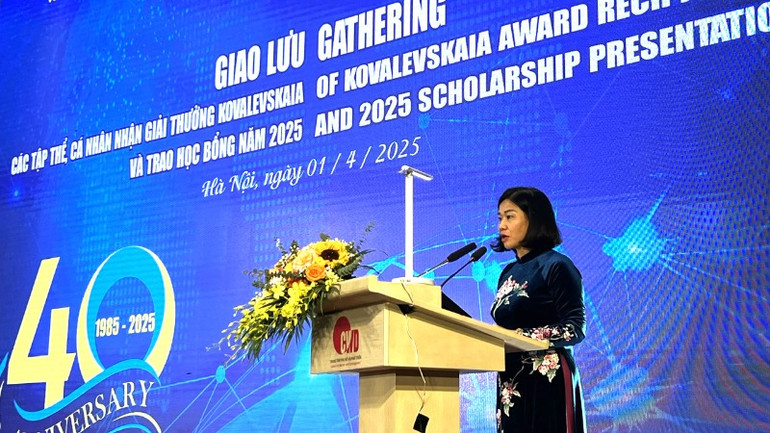 Chủ tịch Hội Liên hiệp Phụ nữ Việt Nam Nguyễn Thị Tuyến phát biểu tại buổi giao lưu.