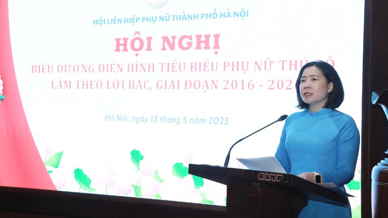 Chủ tịch Hội Liên hiệp Phụ nữ thành phố Hà Nội Lê Kim Anh phát biểu tại hội nghị. (Ảnh: MINH PHÚ)