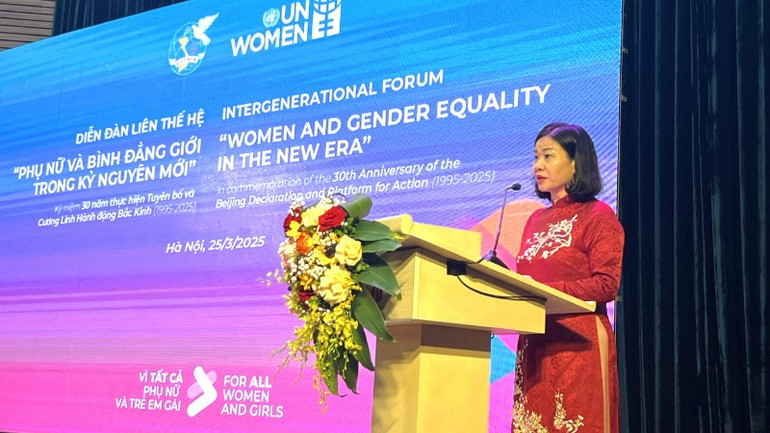 Chủ tịch Hội Liên hiệp Phụ nữ Việt Nam Nguyễn Thị Tuyến phát biểu khai mạc.