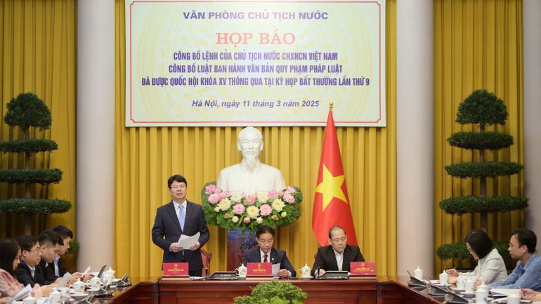 Thứ trưởng Tư pháp Nguyễn Thanh Tịnh thông tin tại họp báo.