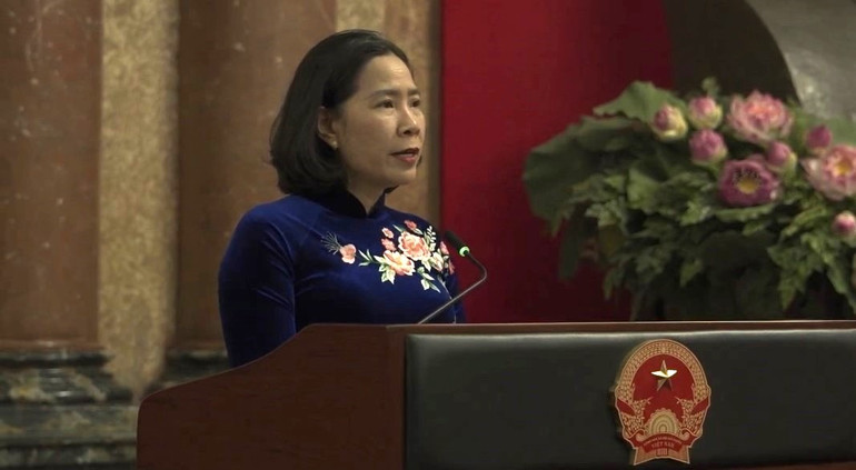 Chủ tịch Hội Liên hiệp Phụ nữ thành phố Hà Nội Lê Kim Anh phát biểu tại buổi gặp mặt.