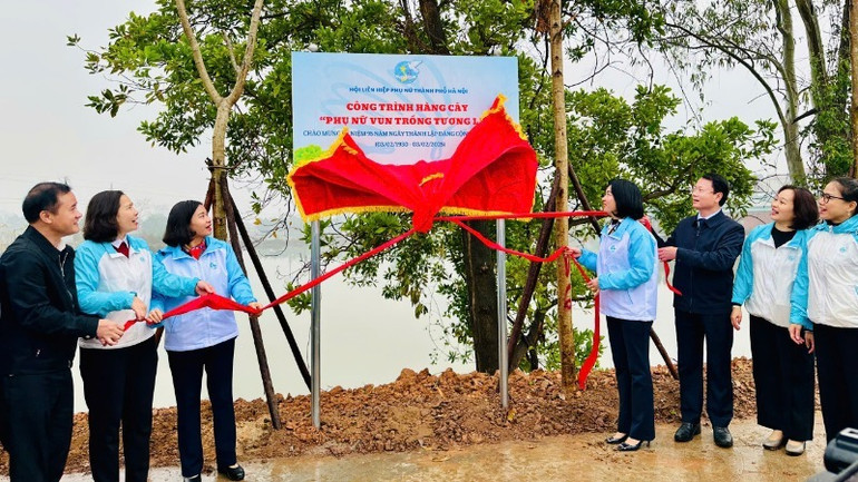 Khánh thành công trình hàng cây "Phụ nữ vun trồng tương lai".