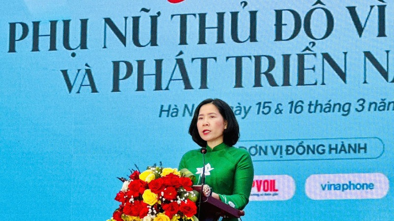 Chủ tịch Hội Liên hiệp Phụ nữ thành phố Hà Nội Lê Kim Anh phát biểu tại chương trình.