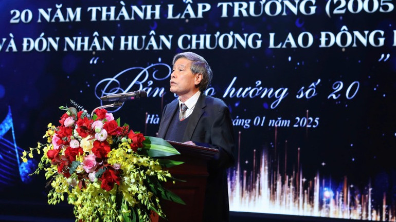 Phó Giáo sư, Tiến sĩ, Nhà giáo Ưu tú Đặng Quốc Thống phát biểu tại buổi lễ. Phó Giáo sư, Tiến sĩ, Nhà giáo Ưu tú Đặng Quốc Thống phát biểu tại buổi lễ.