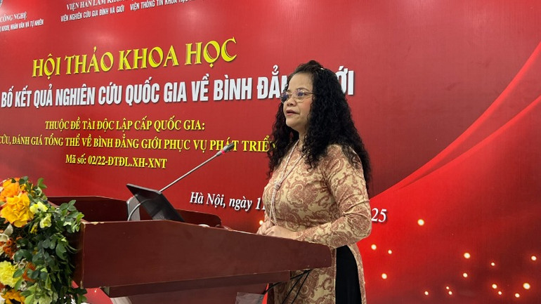 Phó Giáo sư, Tiến sĩ Trần Thị Minh Thi, Chủ nhiệm đề tài phát biểu tại hội thảo.