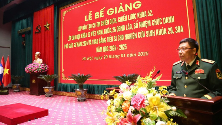 Thượng tướng Trần Việt Khoa, Giám đốc Học viện Quốc phòng phát biểu ý kiến tại buổi lễ.