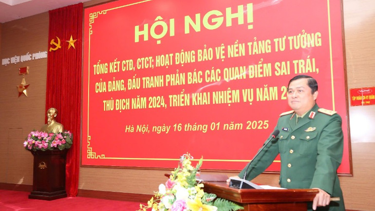 Trung tướng Đỗ Văn Bảnh, Bí thư Đảng ủy, Chính ủy Học viện Quốc phòng chủ trì Hội nghị.