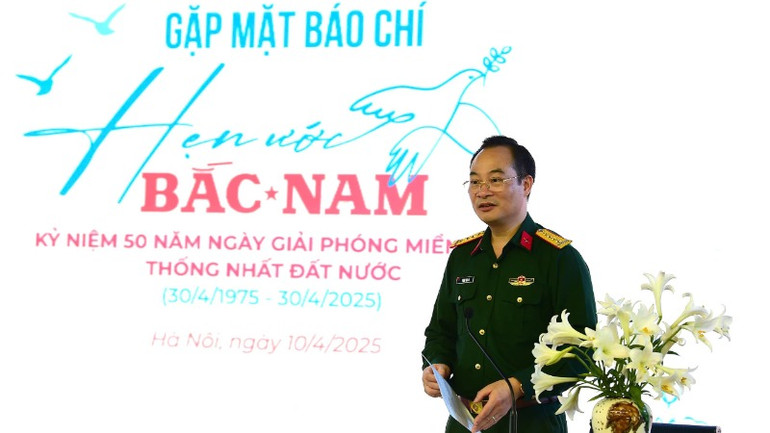 Đại tá Phạm Văn Tú, Giám đốc Trung tâm Phát thanh-Truyền hình Quân đội phát biểu tại buổi gặp mặt. Đại tá Phạm Văn Tú, Giám đốc Trung tâm Phát thanh-Truyền hình Quân đội phát biểu tại buổi gặp mặt.