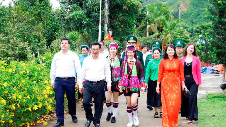 Người dân Hải Sơn và các đại biểu trong Ngày hội Đại đoàn kết toàn dân tộc của xã Người dân Hải Sơn và các đại biểu trong Ngày hội Đại đoàn kết toàn dân tộc của xã