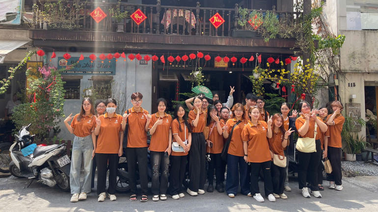 Các bạn trẻ tham quan Bảo tàng Biệt động Sài Gòn. Các bạn trẻ tham quan Bảo tàng Biệt động Sài Gòn.