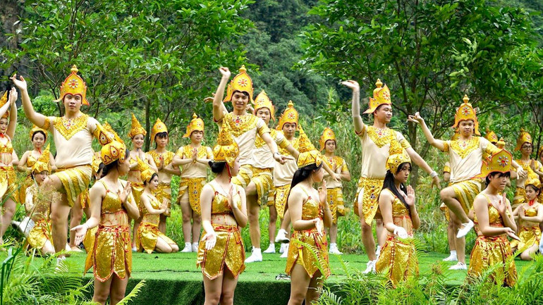 Tiết mục múa Chăm của tỉnh Bình Thuận tại lễ hội. (Ảnh: Lê Hồng)