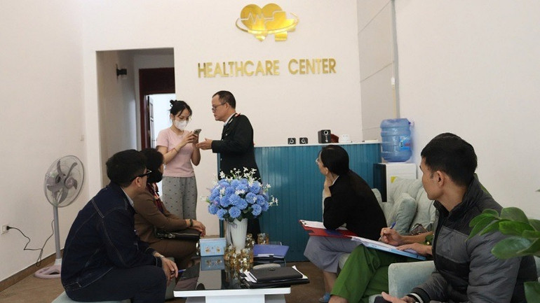 Đoàn kiểm tra tiến hành kiểm tra tại cơ sở Jiwon Korea Center.