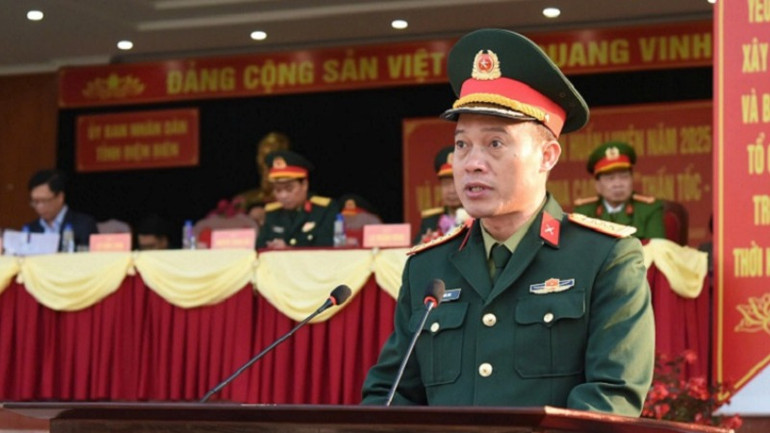 Đại tá Lê Văn Sơn, Chỉ huy trưởng Bộ Chỉ huy Quân sự tỉnh Điện Biên quán triệt các nội dung thi đua trong đợt thi đua cao điểm với chủ đề "Thần tốc-Quyết thắng" trong toàn lực lượng.