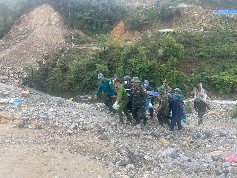 Lực lượng cứu hộ đã tìm thấy thi thể các nạn nhân Lực lượng cứu hộ đã tìm thấy thi thể các nạn nhân