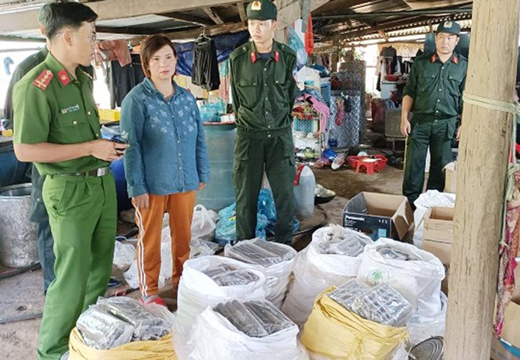 Phát hiện khối lượng lớn thuốc nổ tại nhà ở Ngô Thị Phượng. (Ảnh công an cung cấp)