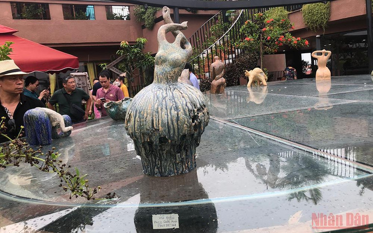 "Vũ điệu" - Phạm Quốc Anh. Triển lãm gốm trên đất nghề -0