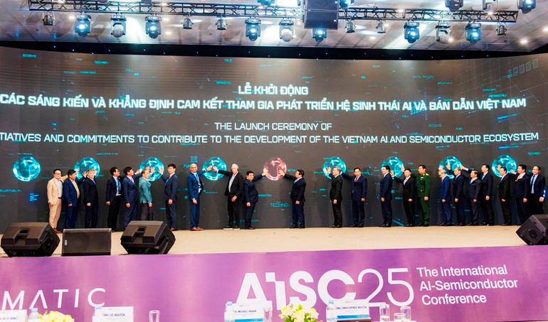 Lễ khởi động các sáng kiến và khẳng định cam kết tham gia phát triển hệ sinh thái AI và bán dẫn Việt Nam.