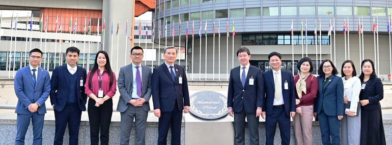 Chủ nhiệm Ủy ban Khoa học, Công nghệ và Môi trường của Quốc hội Lê Quang Huy, Thứ trưởng Bộ Khoa học và Công nghệ Bùi Hoàng Phương và Đoàn công tác tại Cộng hòa Áo.