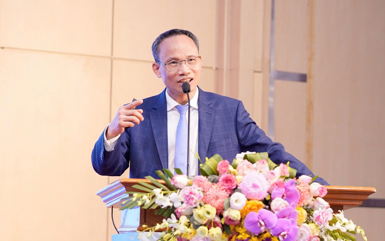 Chuyên gia kinh tế, TS Cấn Văn Lực phát biểu tại hội thảo.