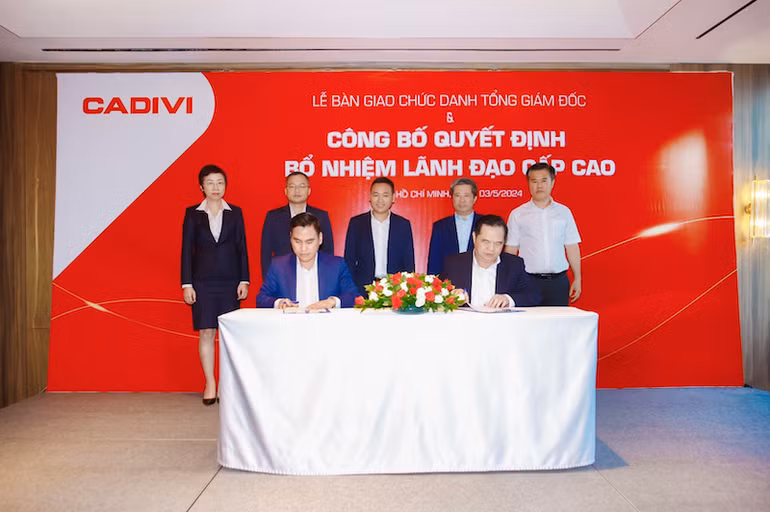 Lễ ký Biên bản bàn giao chức danh Tổng Giám đốc và người đại diện pháp luật của CTCP Dây cáp điện Việt Nam (CADIVI) chiều 3/5/2024.