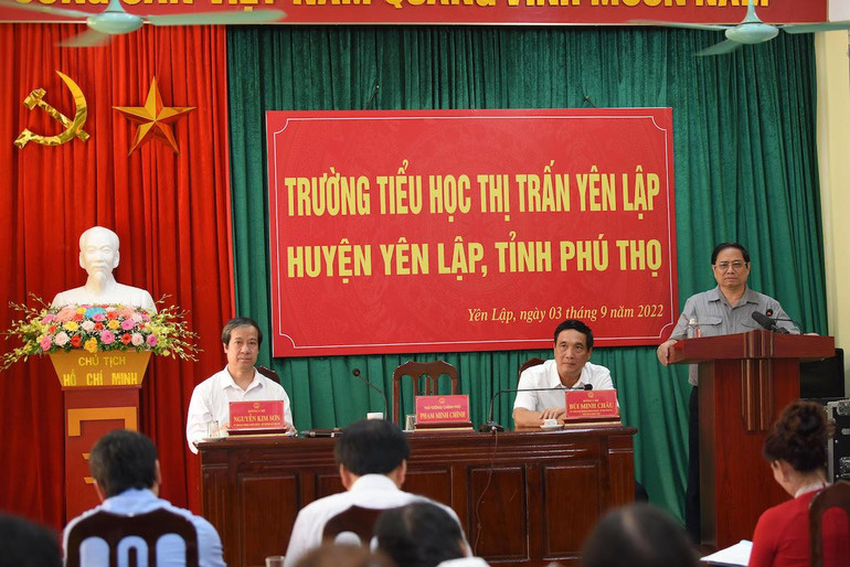 Thủ tướng Phạm Minh Chính phát biểu tại buổi làm việc với giáo viên và học sinh.